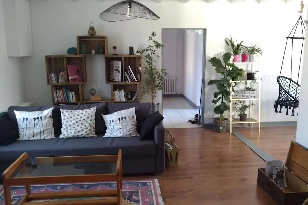 Holiday home Charmante Maison A La Campagne Thuret