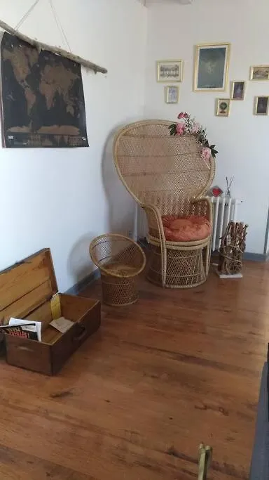 Holiday home Charmante Maison A La Campagne Thuret France